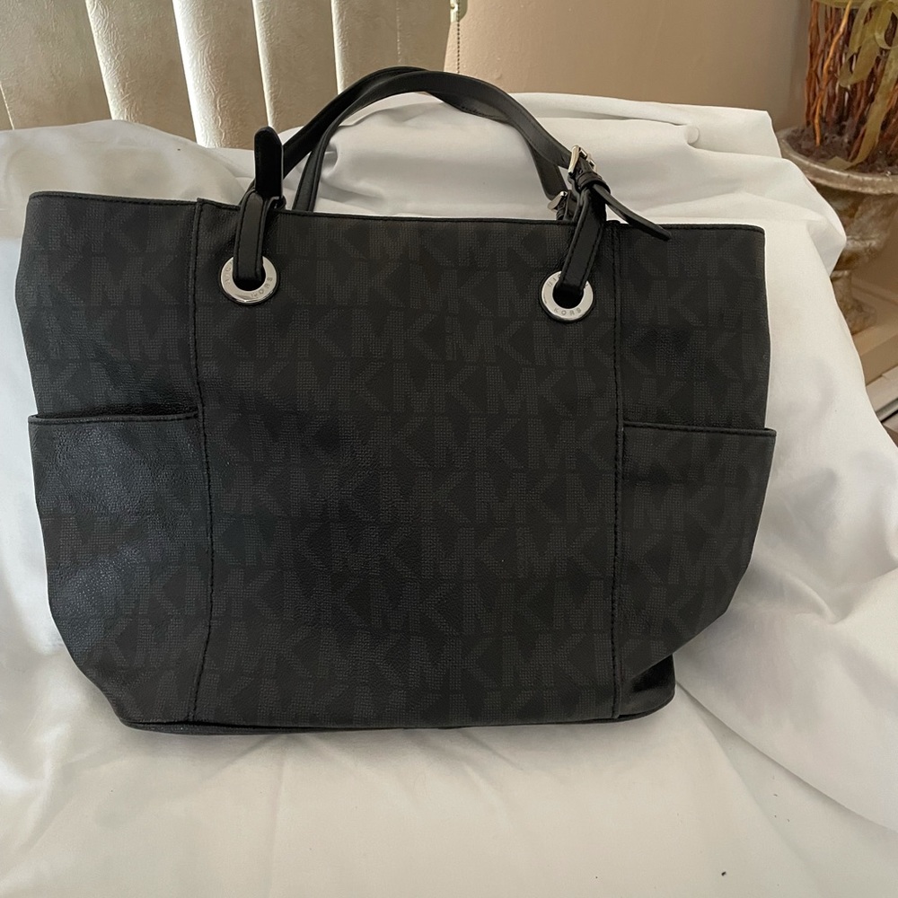 Michael Kors Jet Set Tote